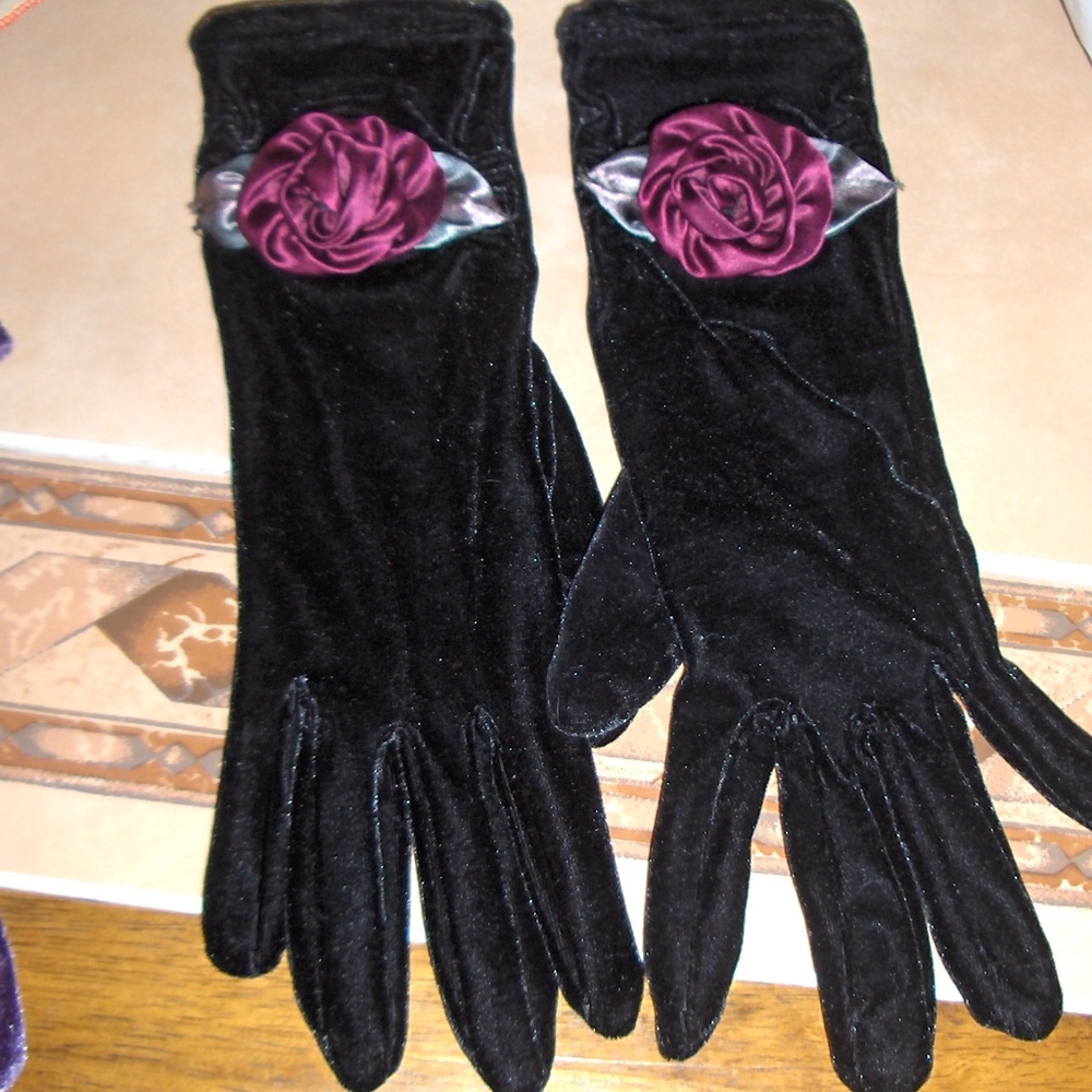 Ladies Velvet Gloves
